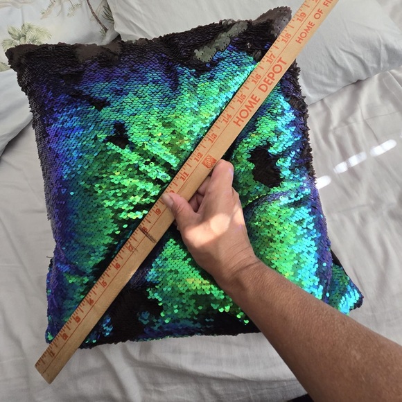 Mermaid sequin sparkle iridescent throw pillow - Picture 9 of 9